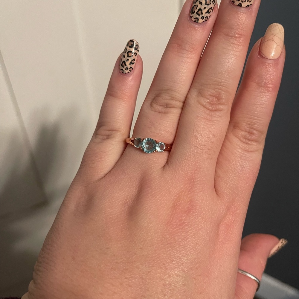 Like new rose gold ring